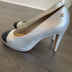 Chanel Captoe pumps